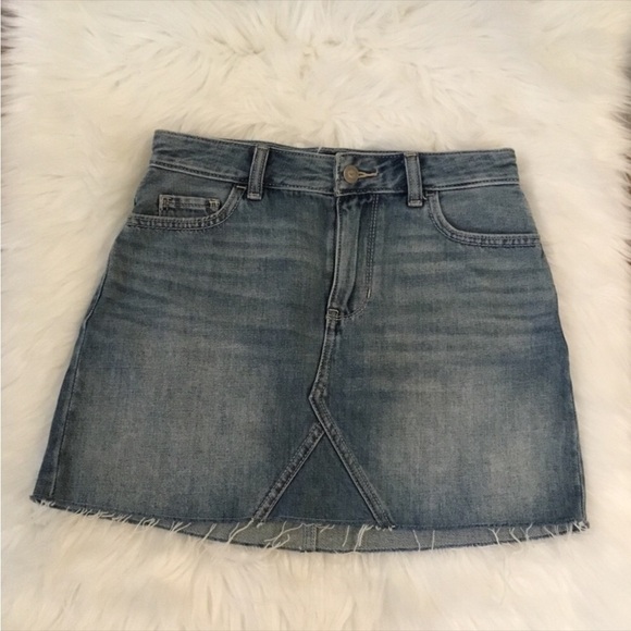 Hollister size 0 (w24) height rise jean skirt with frayed hem 5 pocket - Picture 1 of 12